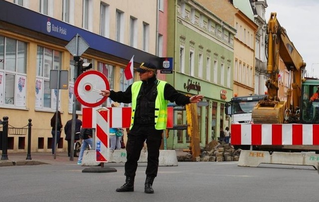 Pl. Wyzwolenia w 2014 roku. Trudny czas dla kierowców, ale powstała nowa kanalizacja. Wydarzeń wówczas było bardzo dużo. Przejdź do galerii i zobacz archiwalne zdjęcia.