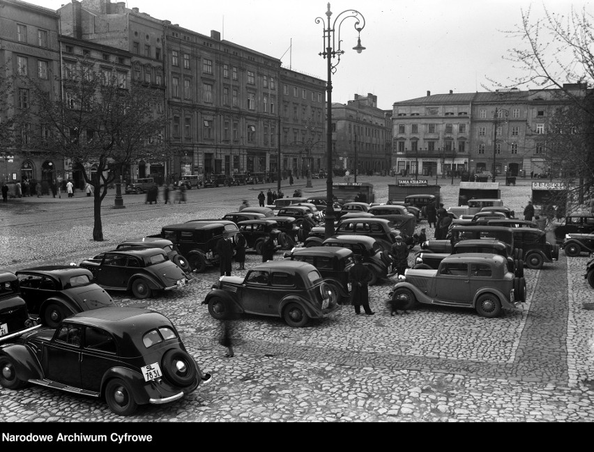 Tak się jeździło po Krakowie sto lat temu! Samochód można było zaparkować nawet przy Sukiennicach