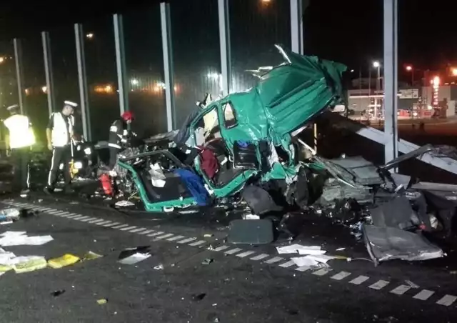 Tragiczny wypadek cysterny i TIRa na autostradzie A1 w Piekarach Śląskich