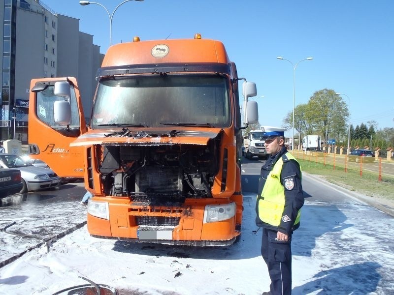 Cyklista z obrażeniami głowy trafił do szpitala. Tymczasem...