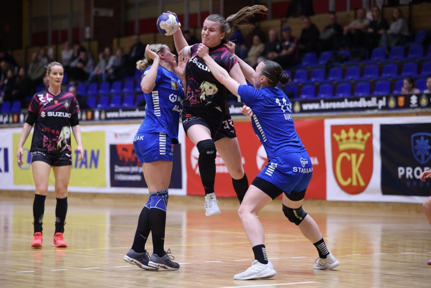 Liga Centralna Kobiet. Piłkarki ręczne Suzuki Korony Handball Kielce przegrały z liderem Ruchem Chorzów. Zobacz zdjęcia z meczu