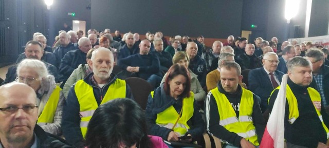 Spotkanie w Sandomierzu - była na nim liczna grupa rolników. Zobacz na kolejnych  zdjęciach kto zasiadł na widowni.