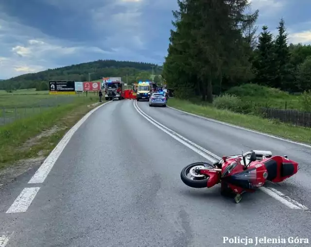 Śmiertelny wypadek motocyklisty w Goduszynie w powiecie karkonoskim