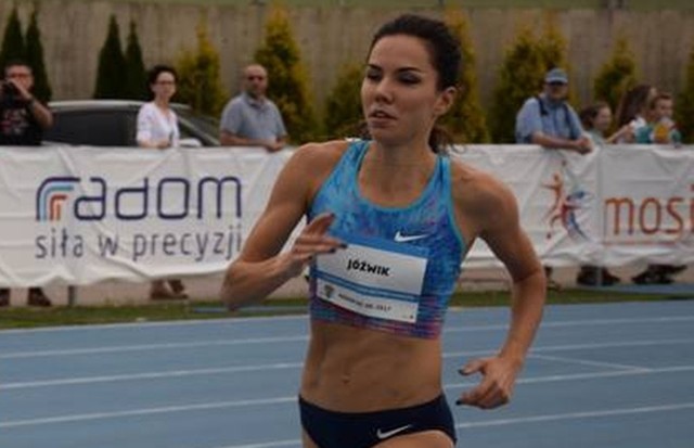 Joanna Jóźwik w czasie biegu na Mityngu w Radomiu.
