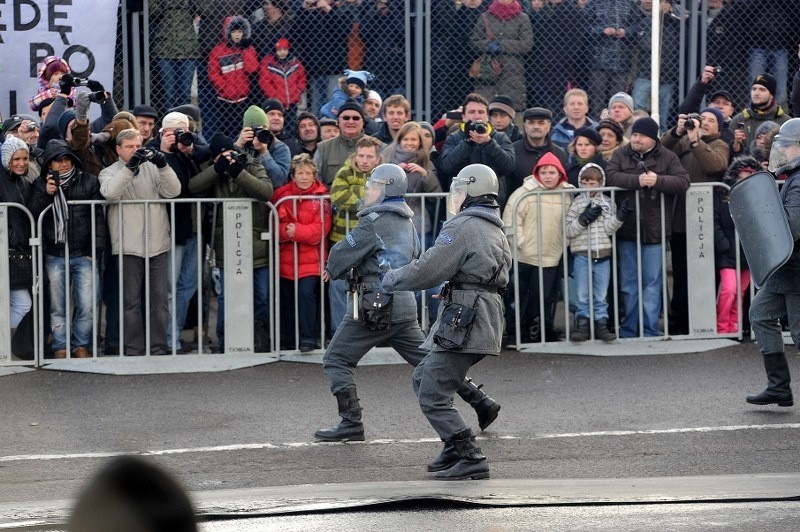 Pacyfikacja szczecińskiej stoczni: inscenizacja