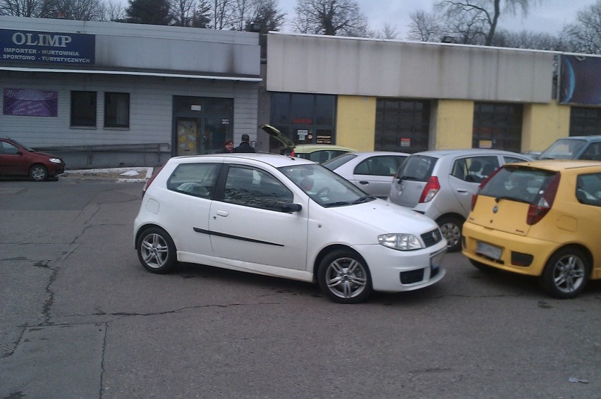 Parking przy Biedronce na Słupnej w Mysłowicach. Miszcz...