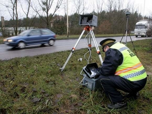 - Fotoradar wykonał 215 zdjęć, rekordzista pędził w tym miejscu z prędkością 120 km/h - mówi Joanna Wojtach ze szczecińskiej straży miejskiej.