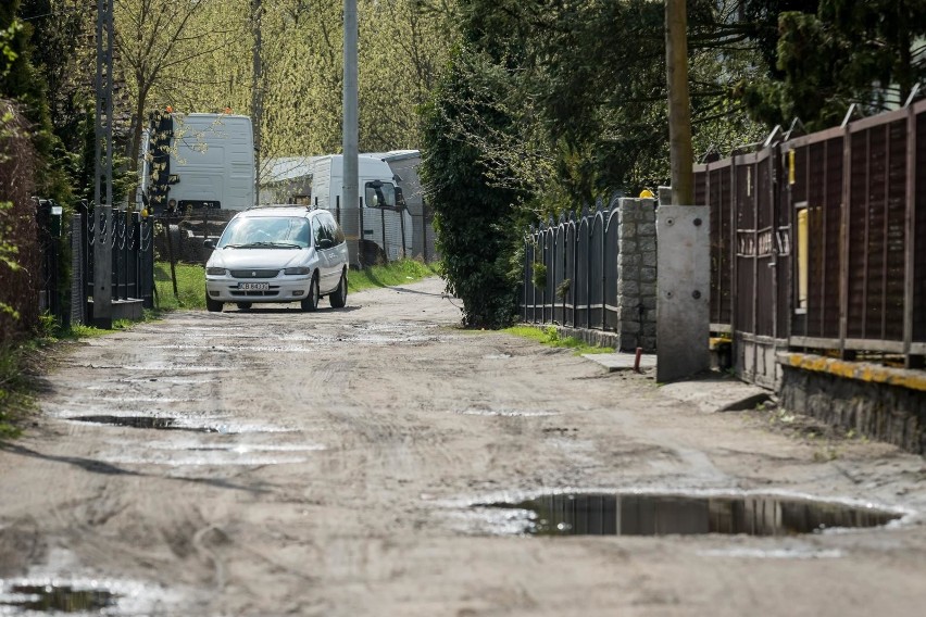 Płyty ażurowe będą układane na podbudowie z kruszywa i...