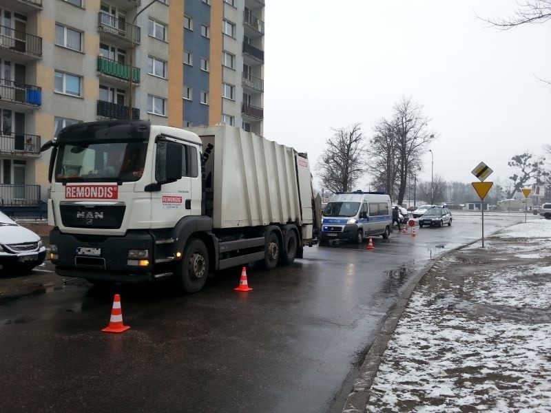 Śmiertelny wypadek na ul. Czernika! Śmieciarka potrąciła kobietę! [zdjęcia]
