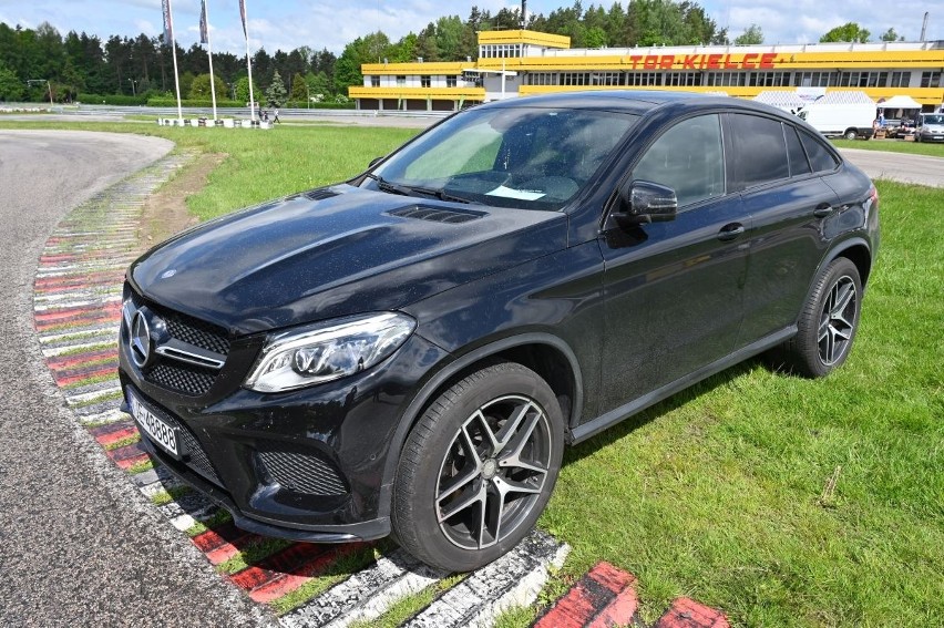 Prawdziwym "królem giełdy" był mercedes GLE za 220 tysięcy...