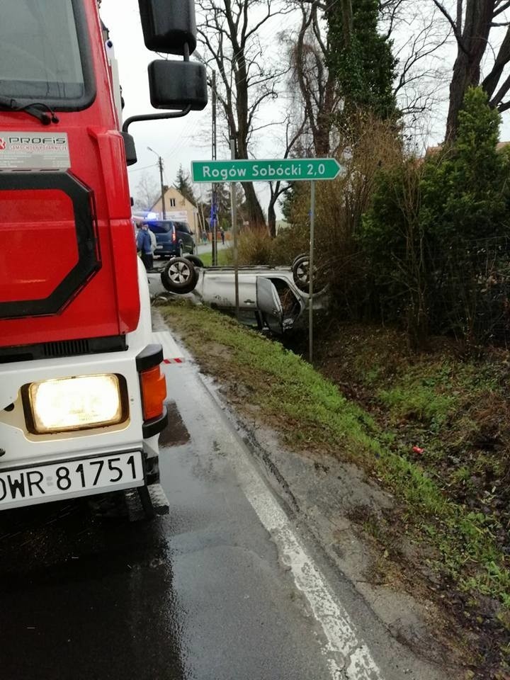 Dwa groźne wypadki na drodze Wrocław - Świdnica (ZDJĘCIA)