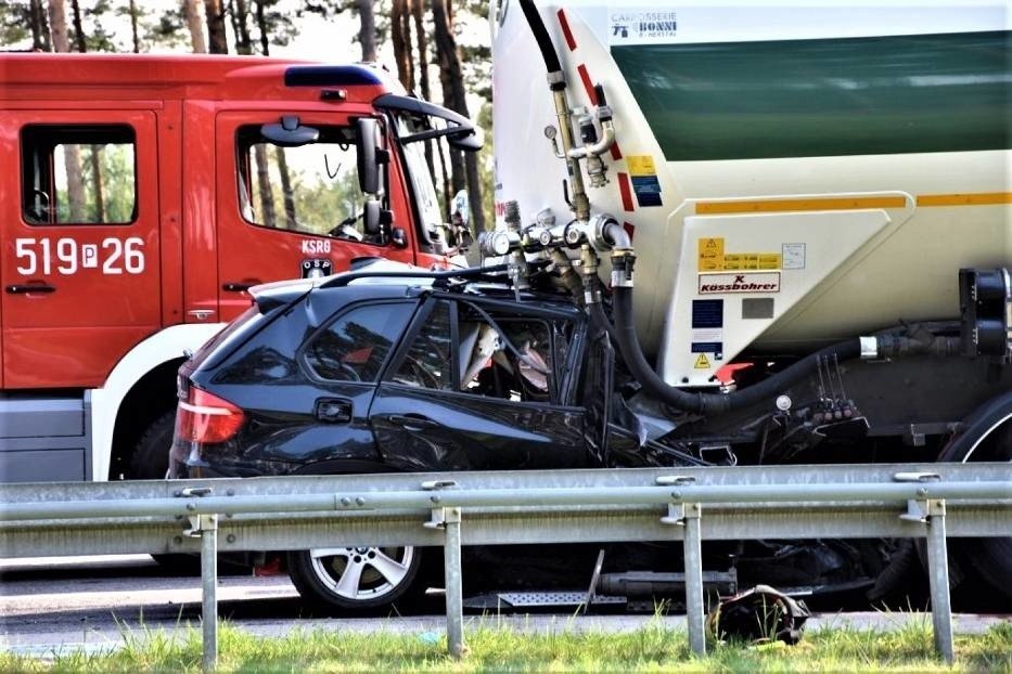 Autostrada A2 Śmiertelny wypadek BMW uderzyło w