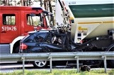 Autostrada A2: Śmiertelny wypadek - BMW uderzyło w cysternę. Nie żyje jedna osoba. Są utrudnienia w ruchu
