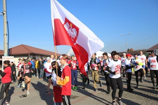 Będziński Bieg Niepodległości w 2021 rokuZobacz kolejne zdjęcia/plansze. Przesuwaj zdjęcia w prawo naciśnij strzałkę lub przycisk NASTĘPNE