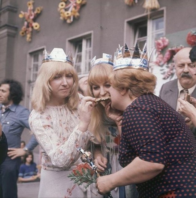 Przyznanie nagrody Miss Obiektywu Danucie Rinn na XII Krajowym Festiwalu Piosenki Polskiej w Opolu. Rok 1974.