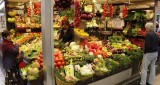 Ile kosztują warzywa i owoce na targowisku w Żarach? [CENNIK]