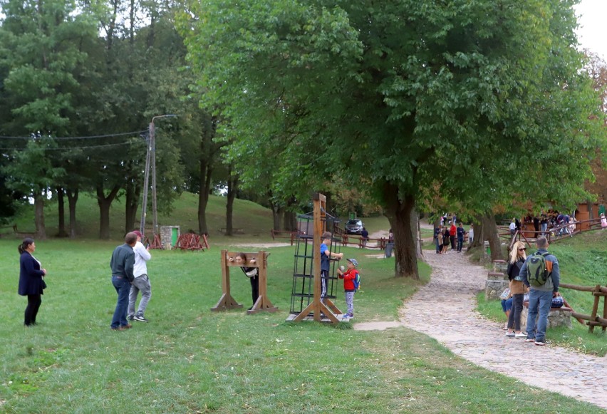 Drugi dzień atrakcji na zamku w Iłży z Kuźnią Borzywoj. Były atrakcje dla dzieci i dorosłych. Zobacz zdjęcia
