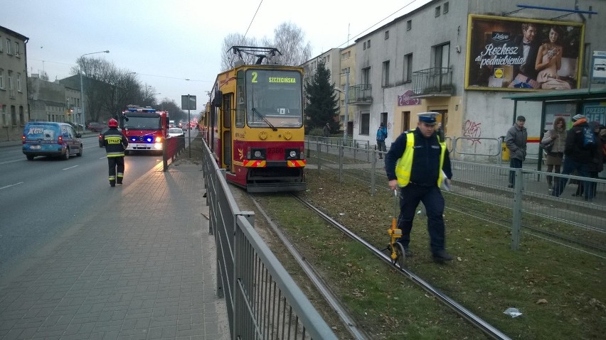 Tragiczny wypadek na Limanowskiego. Kobieta wpadła pod tramwaj [ZDJĘCIA+FILM]