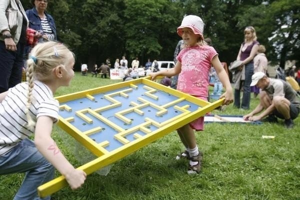 Rodzinny Piknik z okazji Dnia Dziecka. 1 czerwca Boisko ze sztuczną nawierzchnią OSiR Gorlice od godziny 10. Bezpłatny