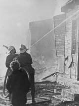 Dzień św. Floriana, patrona strażaków: Zobacz niepublikowane zdjęcia pożaru sprzed 41 lat 