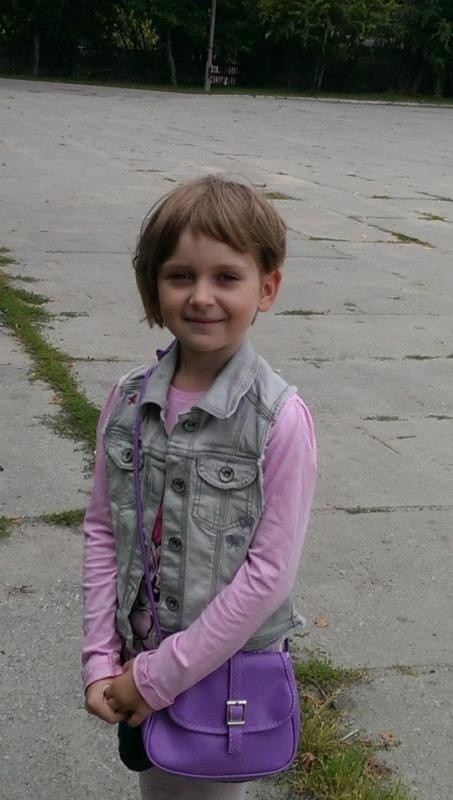 2. Wiktoria Chodkowska ma 7 lat, mieszka w Makowie...
