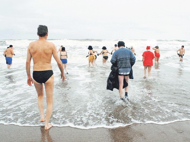 Zimnolubni przyzwyczajeni są do kąpieli w morzu. &#8211; Ale tak naprawdę każde miejsce jest dobre &#8211; przekonują. 