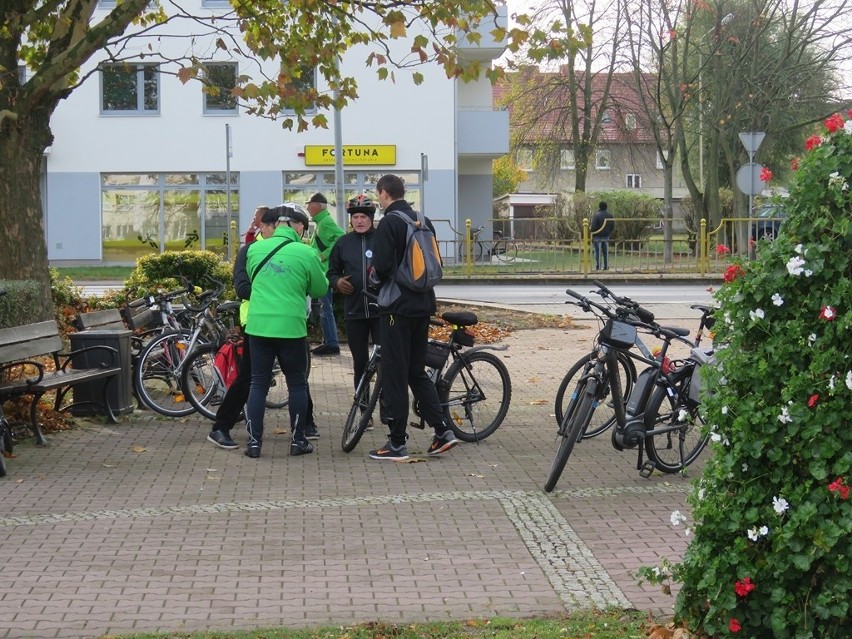 Police. Po raz siedemnasty wyruszyli szlakiem papieskich pomników [ZDJĘCIA, WIDEO]