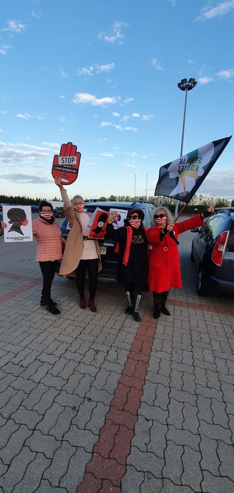 Protest kobiet w Słupsku. Dzisiaj (piątek) akcja przed biurem poselskim Prawa i Sprawiedliwości [ZDJĘCIA]