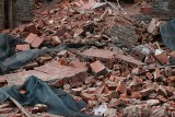 Zawalenie kamienicy w Łodzi: Ratownicy przeszukują gruzowisko - WIDEO