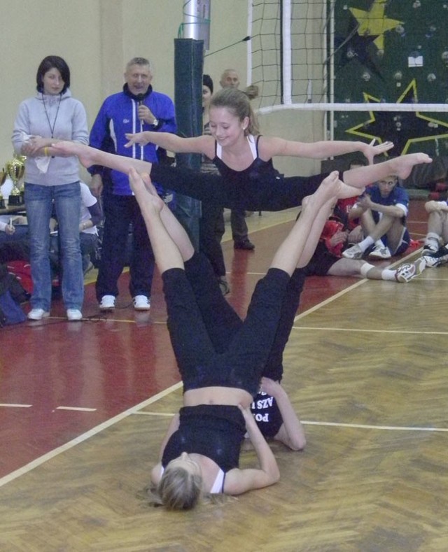 Turniej uświetnili popisowym występem akrobaci SAS AZS UR Rzeszów.