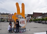 Symbol pokojowego festiwalu już stoi na oświęcimskim rynku. Tauron Life Festival Oświęcim w czerwcu
