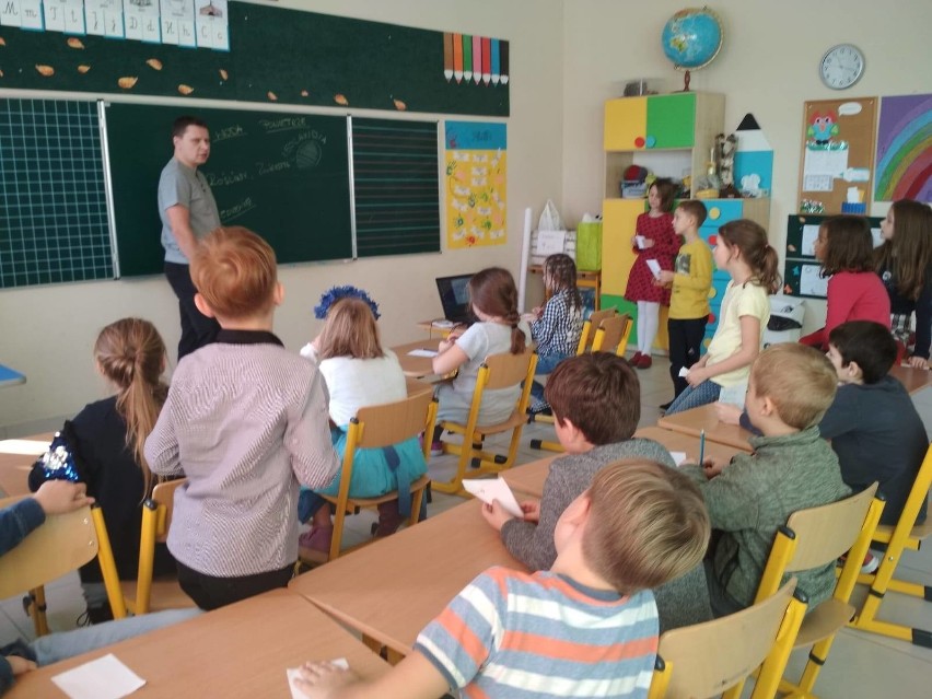 Społeczna Szkola Podstawowa nr 11 w Białymstoku zorganizowała naukowy dzień w ramach projektu Rozwijamy Pasje (zdjęcia)