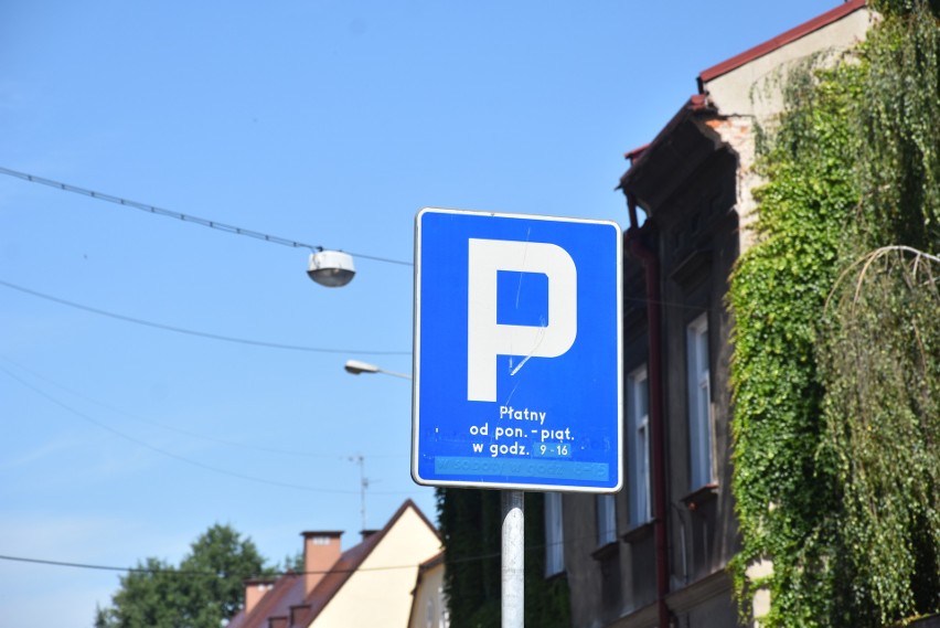 W Tarnowie od poniedziałku ważna zmiana w strefie płatnego parkowania. Ale informacji o tym kierowcy mogą nie zauważyć
