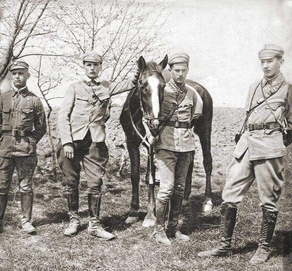 Od lewej: Władysław Rusin, Stefan Rowecki, Wacław...