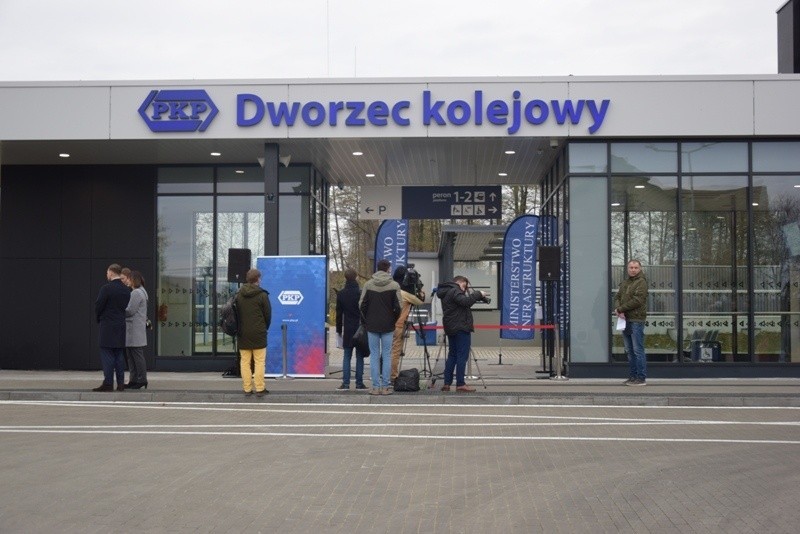 Dworzec kolejowy w Czarnej Tarnowskiej w powiecie dębickim oficjalnie otwarty. Budowa pochłonęła 5,5 mln zł [ZDJĘCIA]