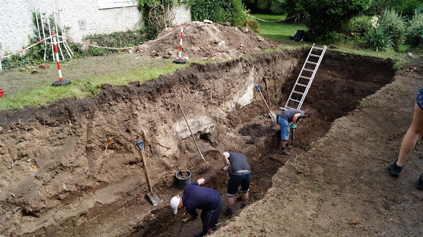 W Krzepicach wydobywają spod ziemi prawdziwe skarby. Tu stał...