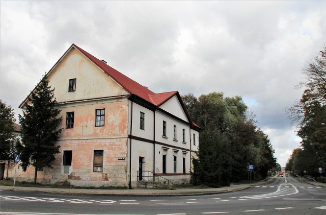 Uroczystości zaplanowano 8 maja. Na zdjęciu budynek dawnej oberży w centrum Zwierzyńca