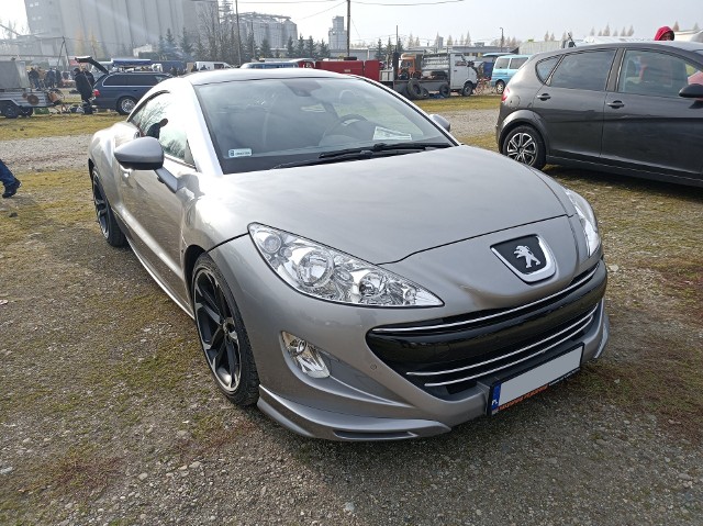 Peugeot RCZ. Moc 163 KM. Pojemność silnika 2.0. Rok produkcji 2012. Stan licznika 178 tys. km. Cena 37 tys. zł.