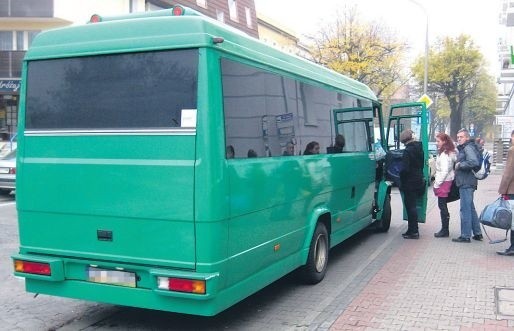 W dzień powszedni sprzed kołobrzeskiego Skanpolu odjeżdżają do Koszalina 23 busy na dobę. Od grudniabędzie ich jeszcze więcej.