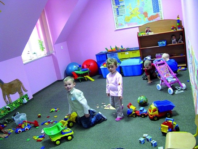 Punkty przedszkolne, jak ten w Konarzycach, cieszą się dużym zainteresowaniem. Dzieciom zapewnia się tu opiekę i zabawę.
