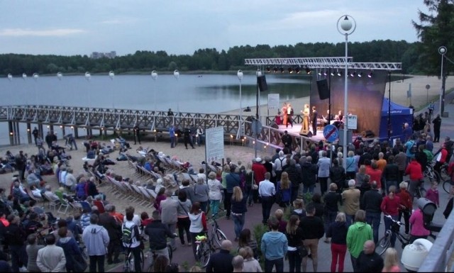Tak wyglądają koncerty na plaży dąbrowskiego jeziora Pogoria III