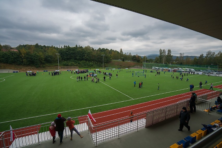 Stróże: otwarcie integracyjnego stadionu