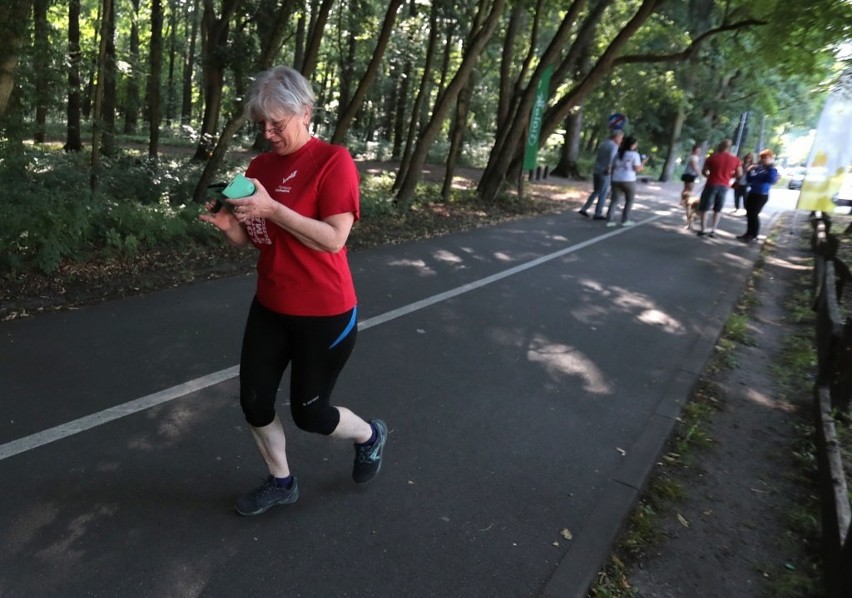 Parkrun to cykliczne i bezpłatne bieganie przez Park...