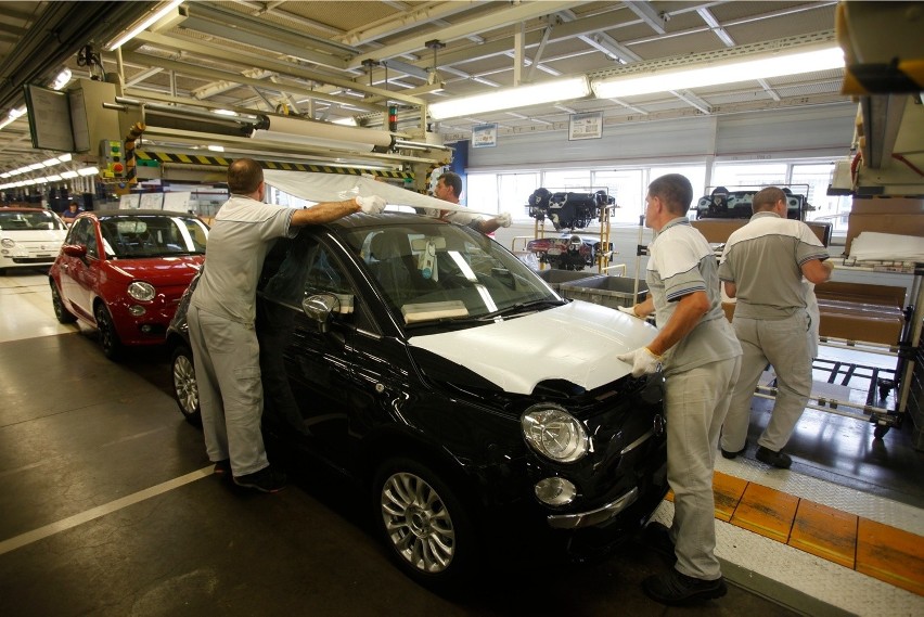 Linia inia produkcyjna w fabryce samochodów Fiat w Tychach.