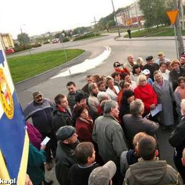 Z kolei Ratusz zapowiedział weryfikację umów miasta z PKS w związku ze sposobem likwidacji przez przewoźnika linii 301.