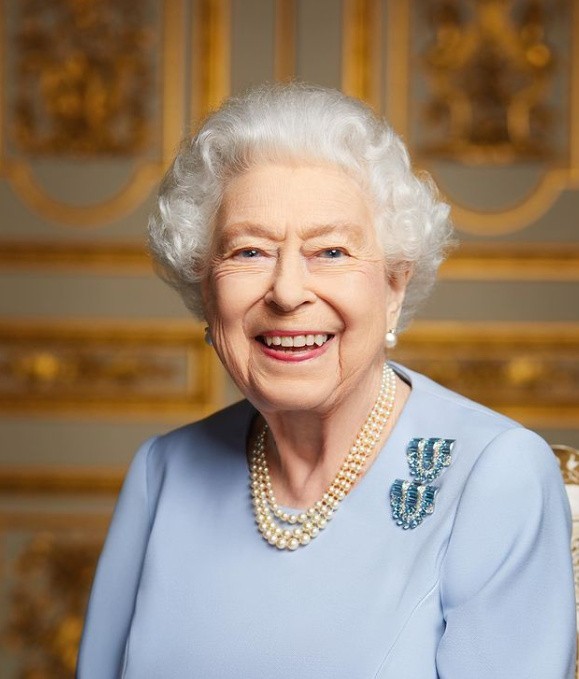 Pałac Buckingham pełni funkcje oficjalnej siedziby monarchii...