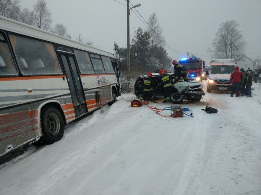 Tragiczny wypadek w Nałęczowie w powiecie koneckim. Dwie osoby nie żyją