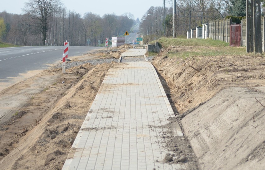 Mieszkańcy Chustek pod Szydłowcem skarżą się na wąskie...