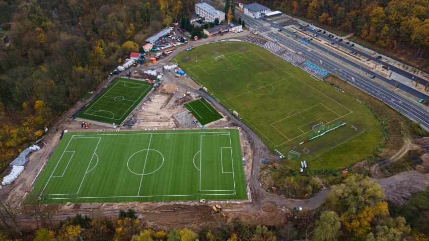 Nowe boiska. Kompleks treningowy na stadionie Arkonii Szczecin pięknieje. ZDJĘCIA