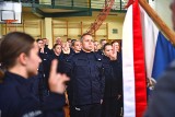 Ślubowanie policjantów. Łódzki garnizon wzbogacił się o 71 nowych funkcjonariuszy ZDJĘCIA